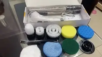 Foto da cliente Carla M. mostrando o resultado da limpeza com o esfregão elétrico